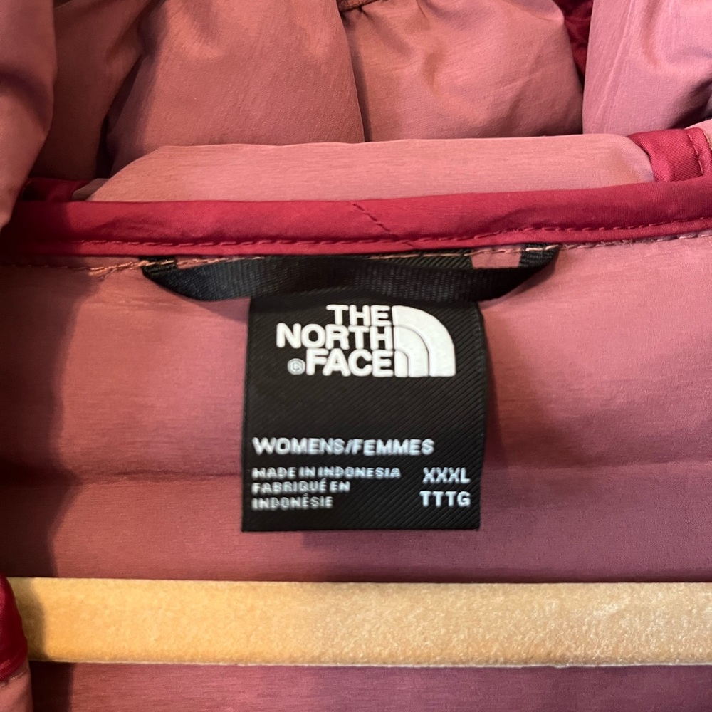 The North Face Maroon Women's Jacket - Picture 5 of 6